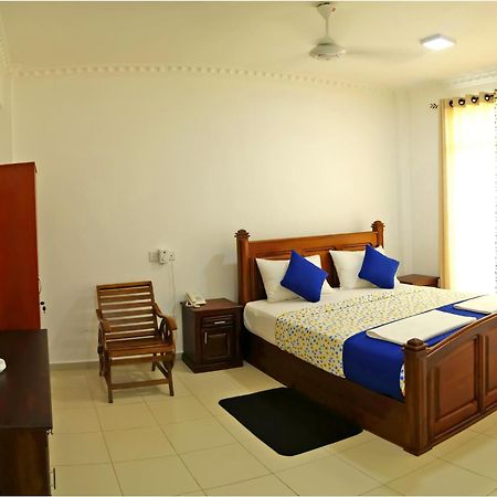Ronaka Airport Transit Hotel Катунаяка Экстерьер фото
