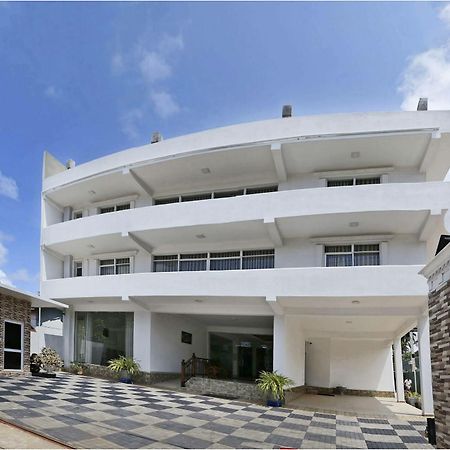 Ronaka Airport Transit Hotel Катунаяка Экстерьер фото
