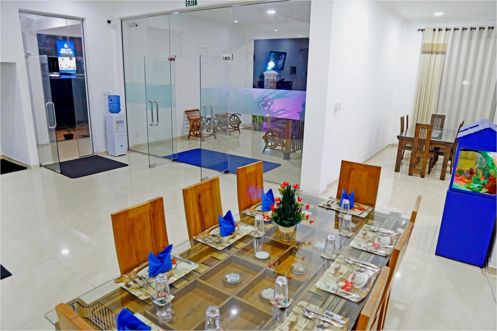 Ronaka Airport Transit Hotel Катунаяка Экстерьер фото