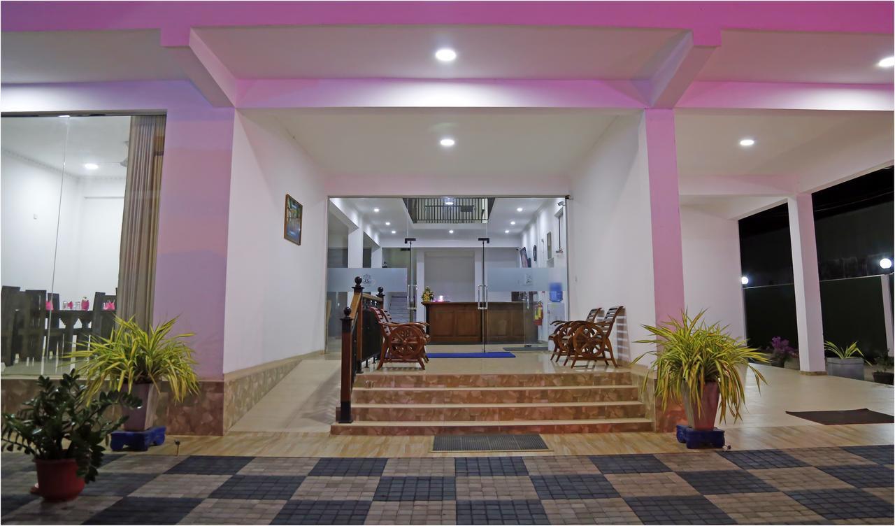 Ronaka Airport Transit Hotel Катунаяка Экстерьер фото